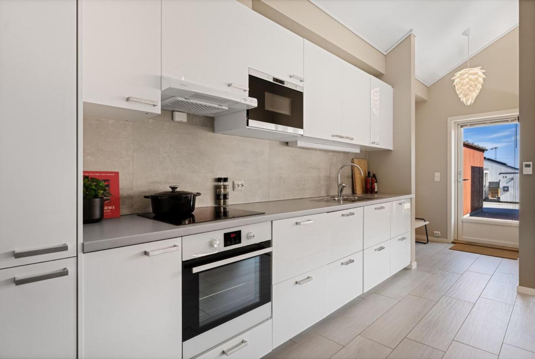 Apartment Terraced House With Carport And Sunny Outdoor Areas