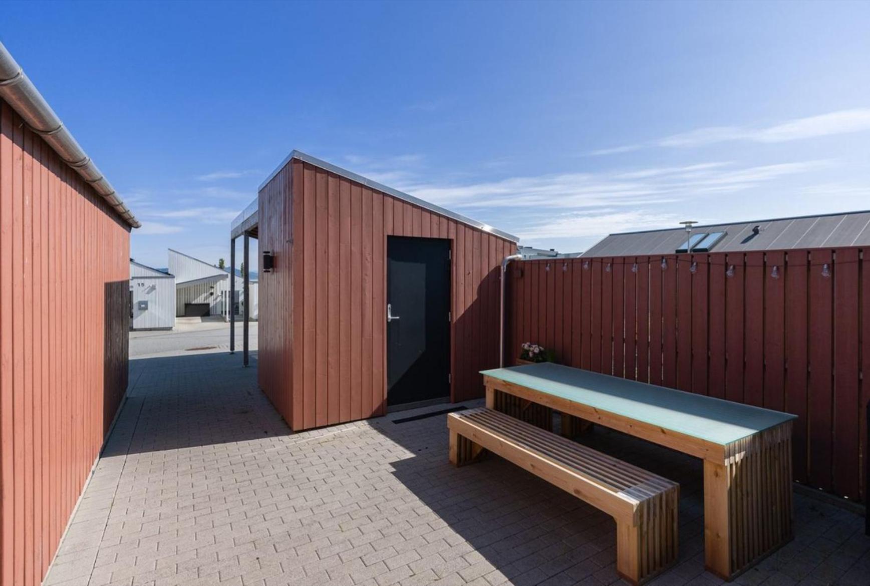 Terraced House With Carport And Sunny Outdoor Areas